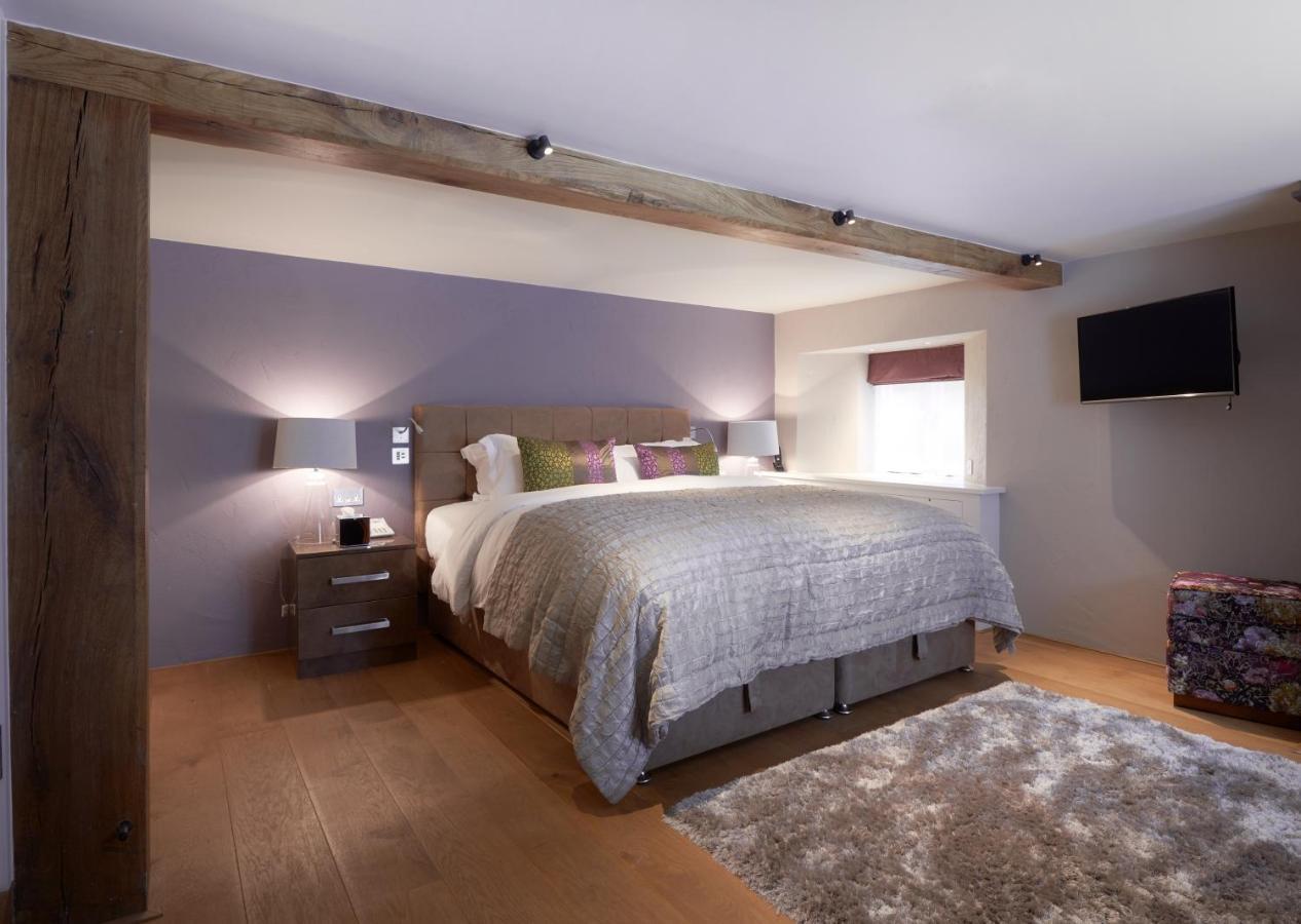 The Dog And Badger Bed & Breakfast Marlow  Room photo